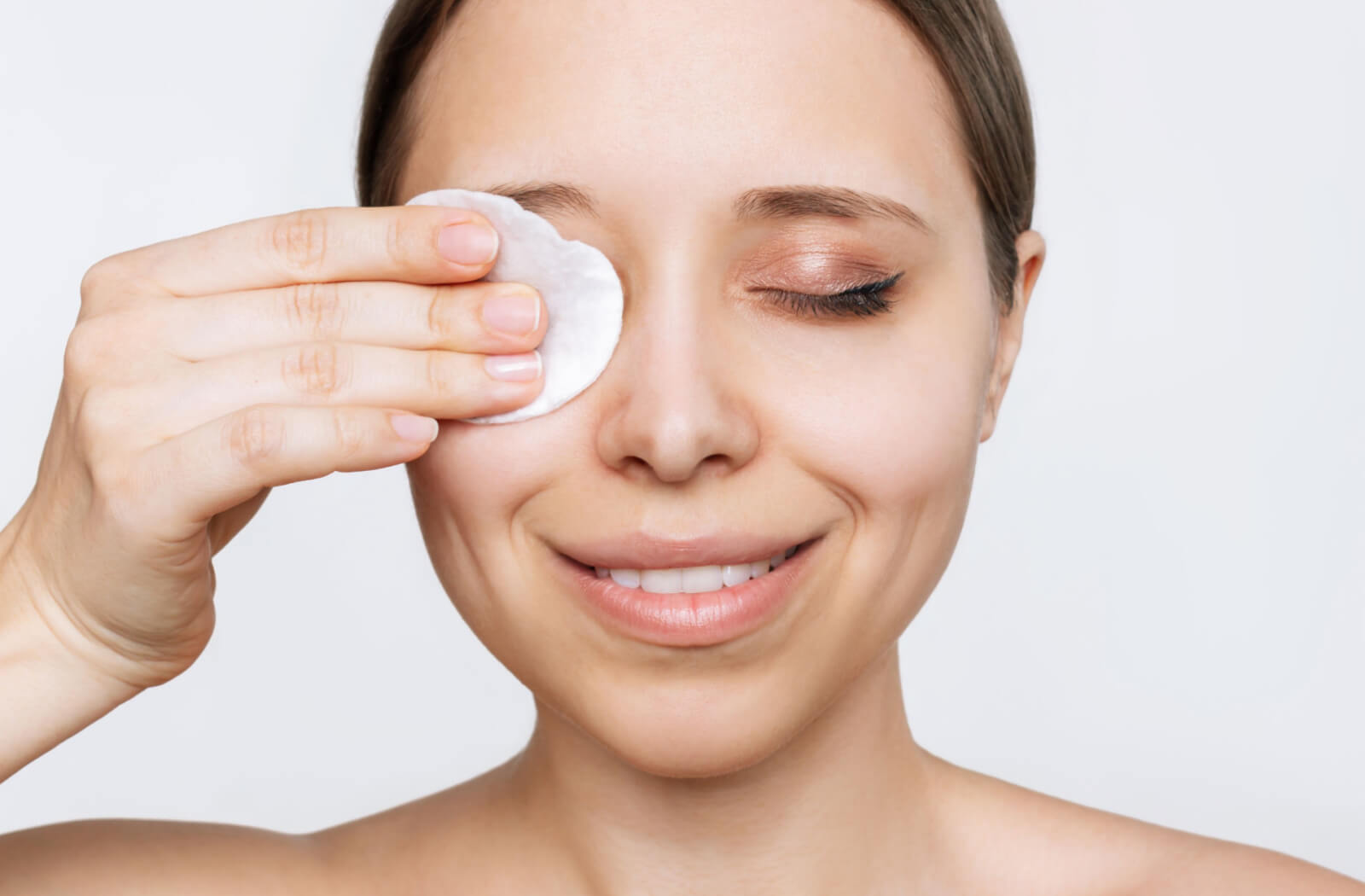 Eyelid Hygiene: How to Keep Your Eyelids Healthy